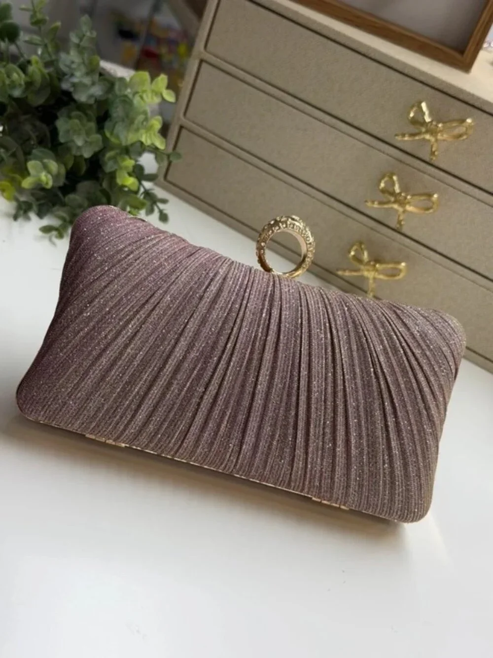 Elegant Glitter Pleated Ring-Clasp Clutch in Dusty Rose